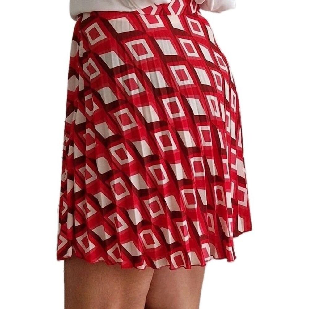 NEW Zara Red Geometric Print Mini Skirt Size XL Juniors Pleated Lightweight - Picture 1 of 9